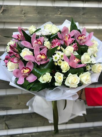 Букет цветов из: Розы и Хризантемы в Кезе