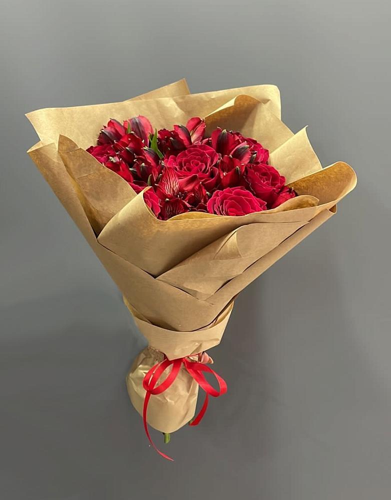 Букет прекрасной женщине в Кезе Букет цветов из: Альстромерии и Розы в Кезе