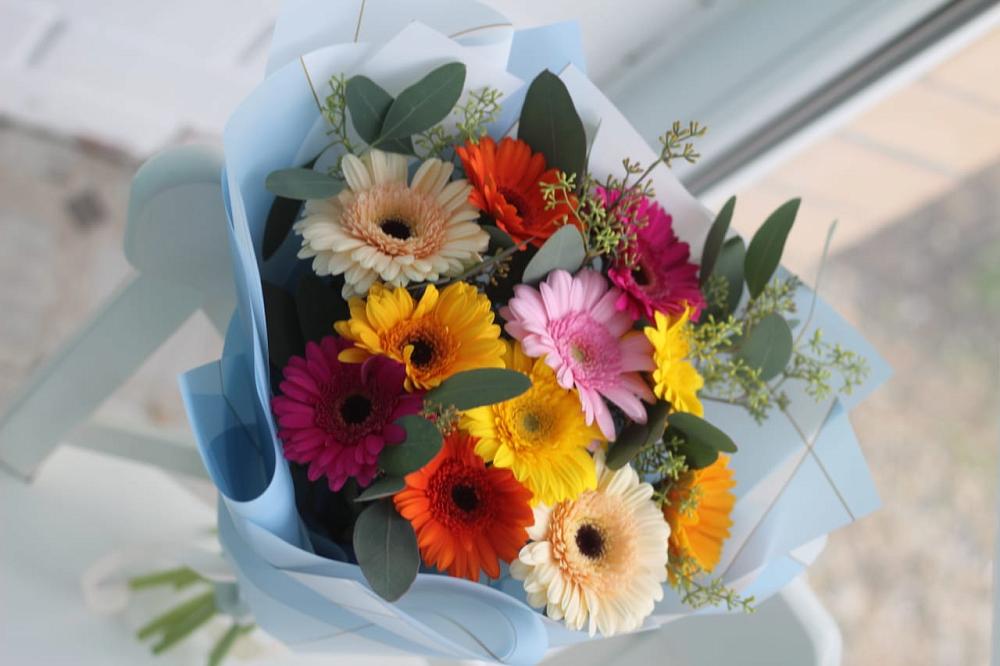 Букет мини герберы в Кезе Букет цветов из: Герберы в Кезе