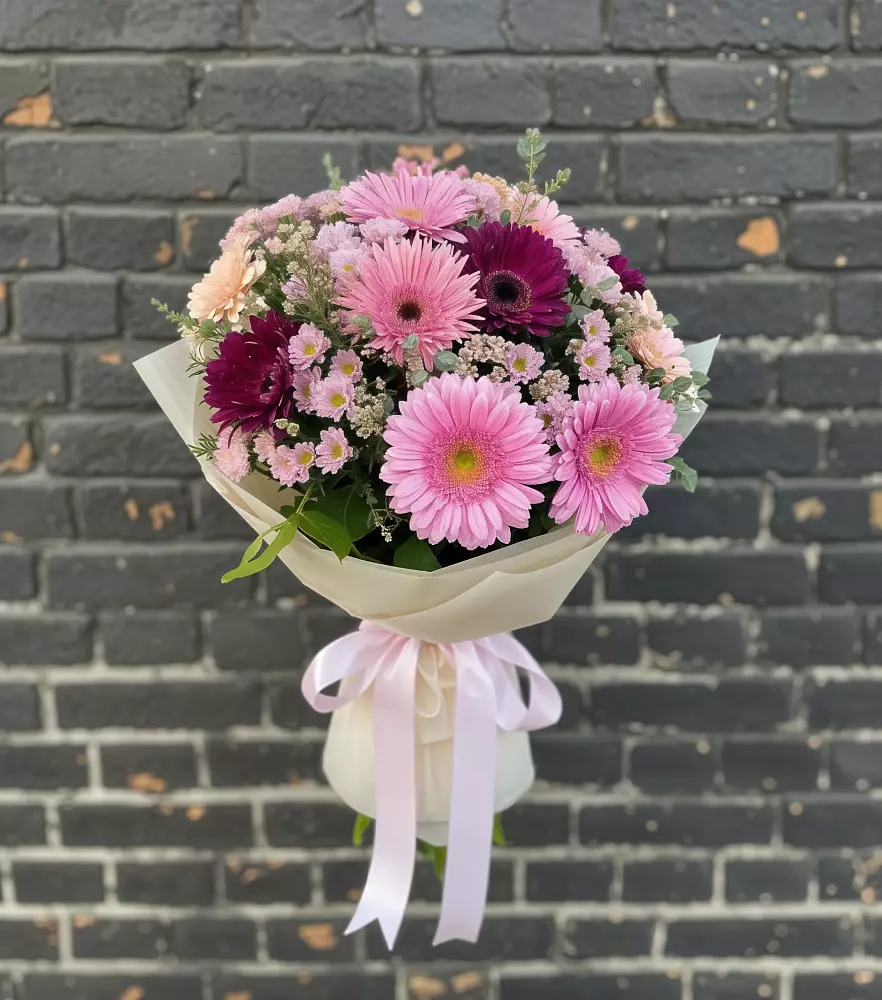 Букет яркие краски в Кезе Букет цветов из: Герберы и Хризантемы в Кезе