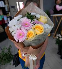 Букет цветов из:  Герберы, Розы и Хризантемы в Кезе