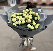 Букет Белые кустовые розы Солинеро в Кезе
