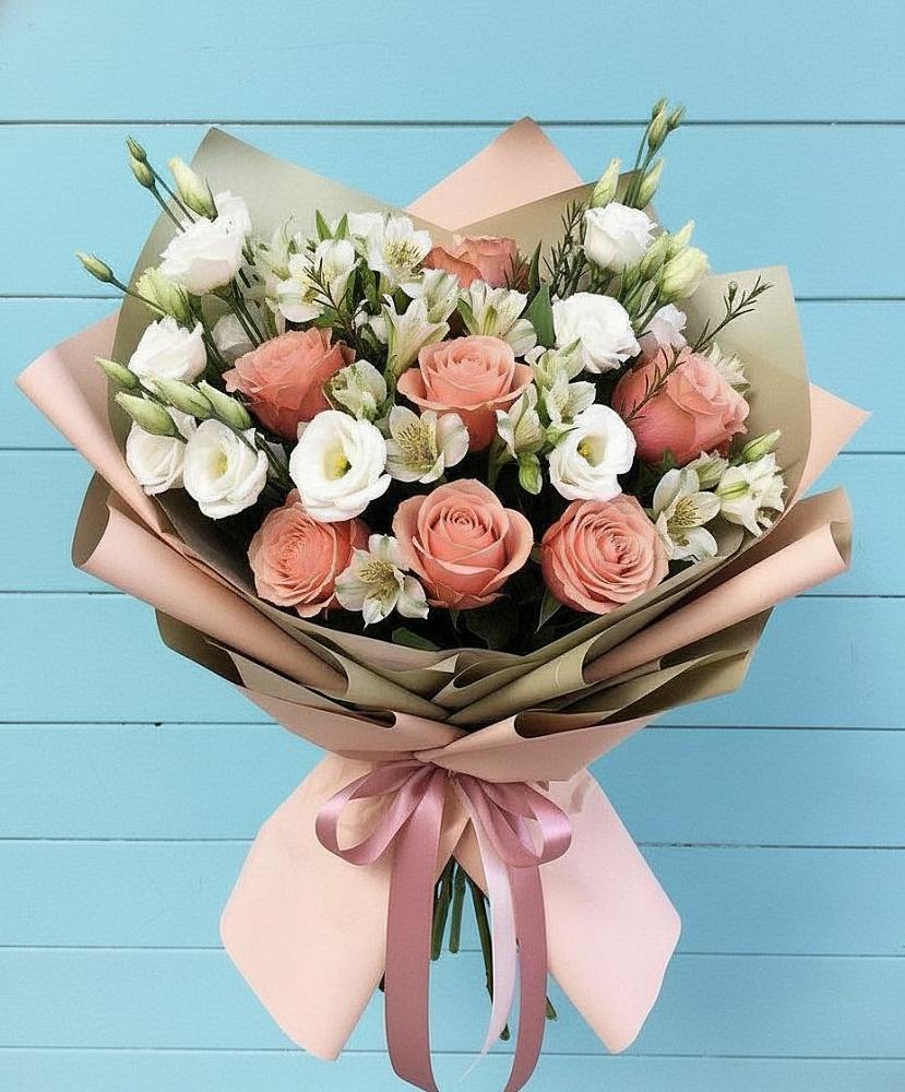 Букет олимп в Кезе Букет цветов из: Розы, Альстромерии и Лизиантусы в Кезе