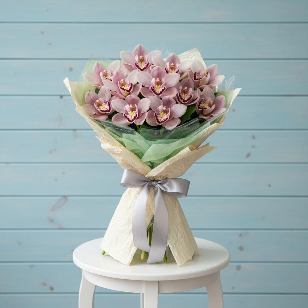 Букет 11 орхидей в Кезе Букет цветов из: Орхидеи и Розы в Кезе
