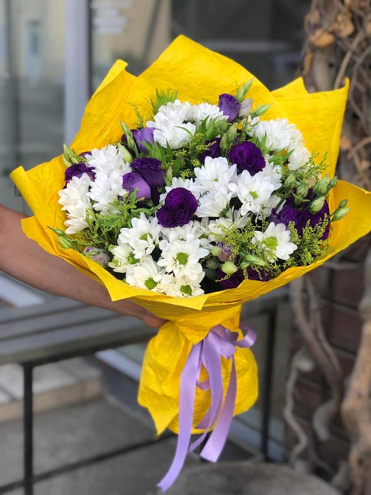 Букет цветов из: Ирисы, Хризантемы и Ромашки в Кезе