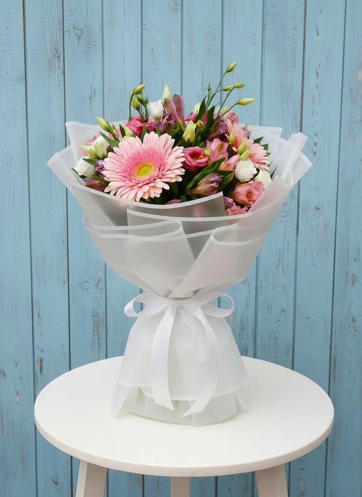 Букет цветов из: Герберы, Альстромерии и Лизиантусы в Кезе