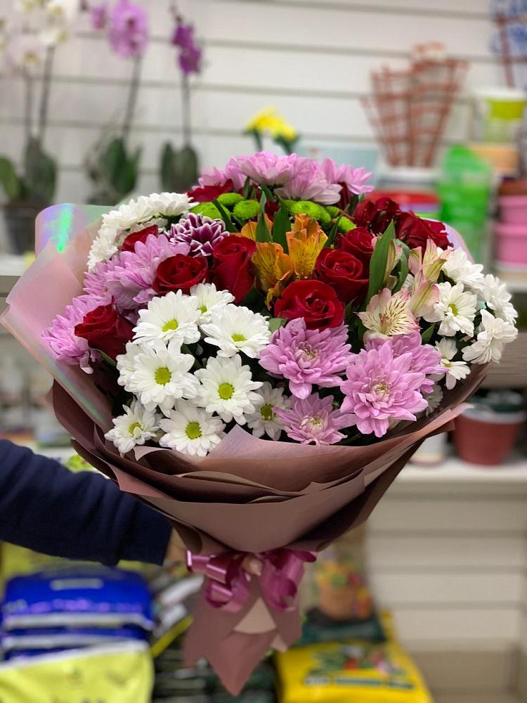 Букет салют цветов в Кезе Букет цветов из: Розы, Хризантемы и Альстромерии в Кезе