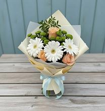 Букет герберы и розы в Кезе Букет цветов из:  Герберы, Розы и Хризантемы в Кезе
