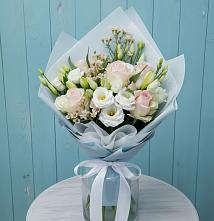 Букет очаровательный аромат в Кезе Букет цветов из:  Розы и Лизиантусы в Кезе