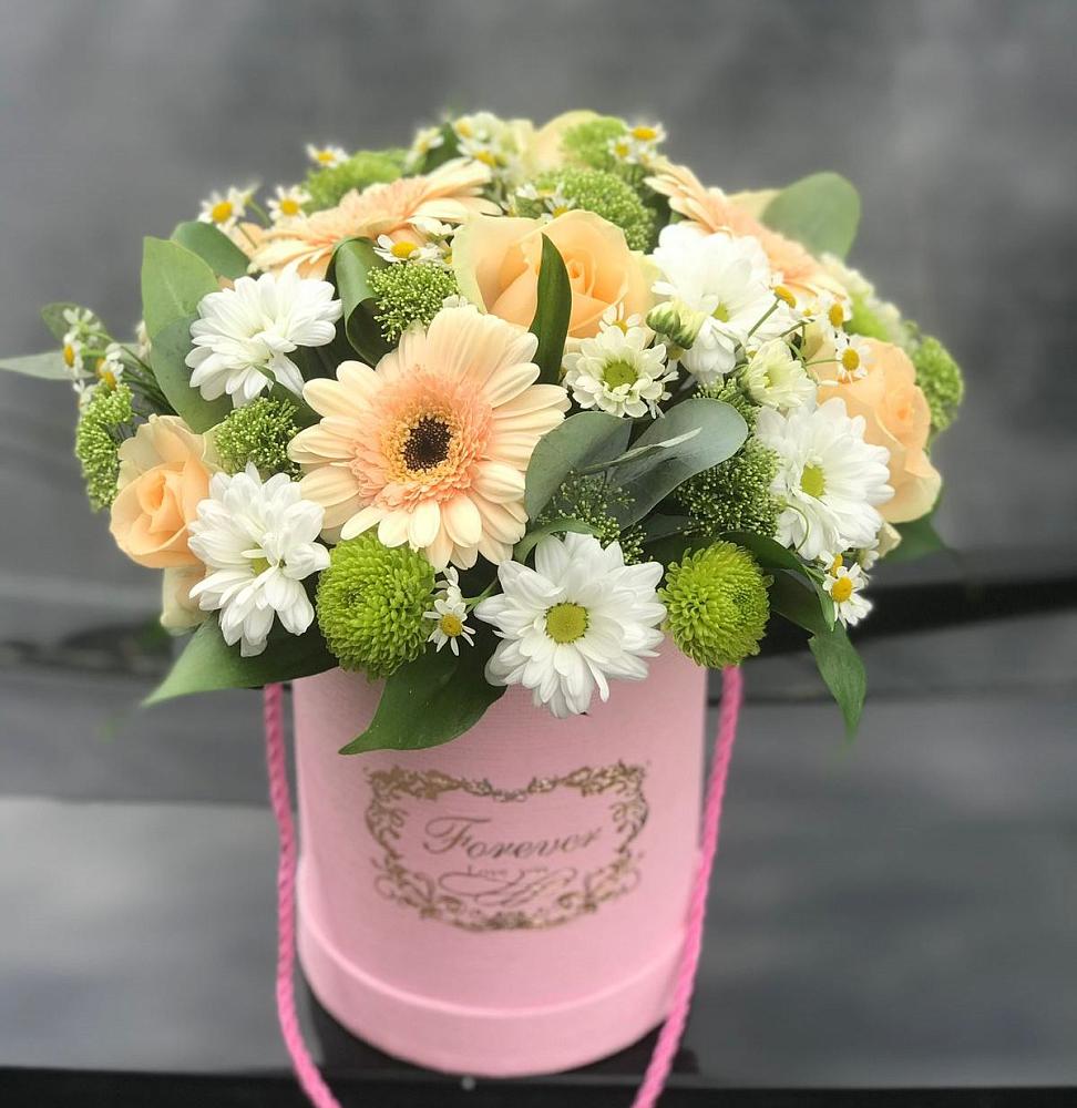 Композиция маленькая прелесть в Кезе Цветочная композиция из Розы, Герберы и Хризантемы в шляпной коробке в Кезе