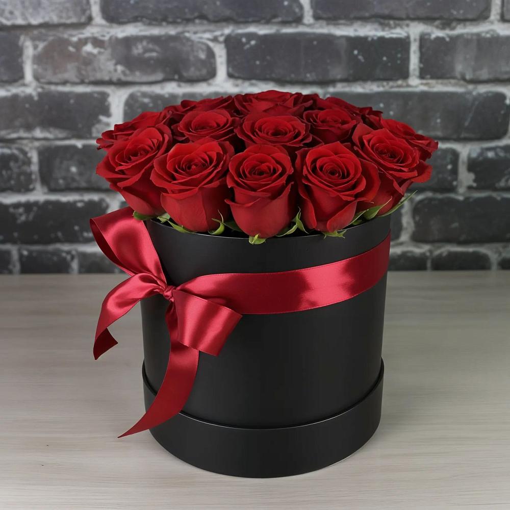 Композиция исключительность в Кезе Цветочная композиция из Розы в шляпной коробке в Кезе